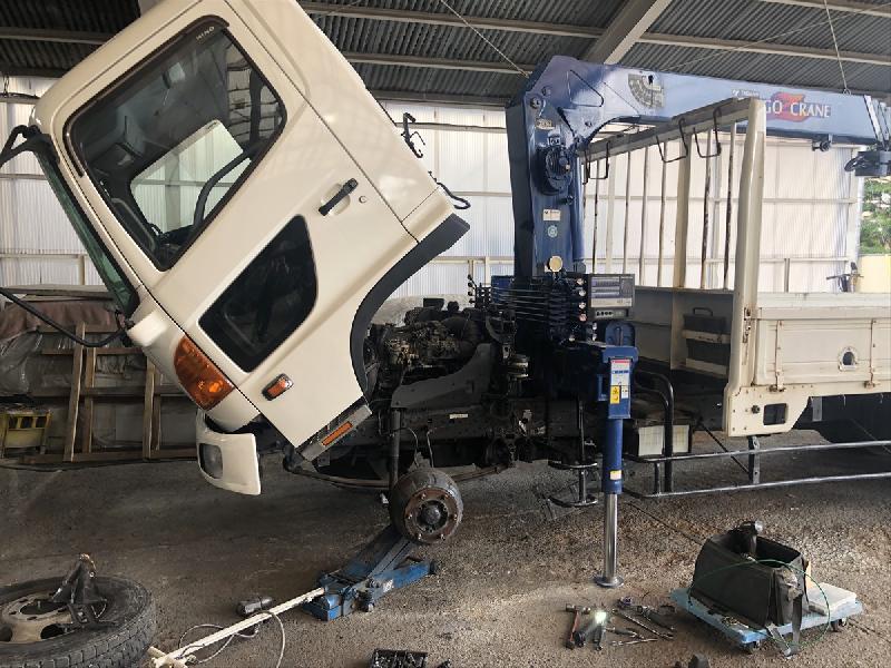 トラック鈑金施工事例