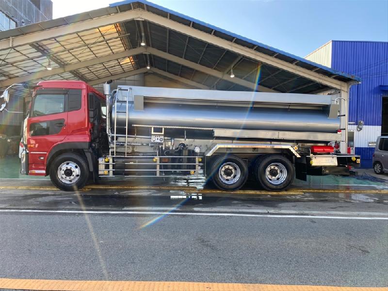 UD　クオン　鈑金施工事例